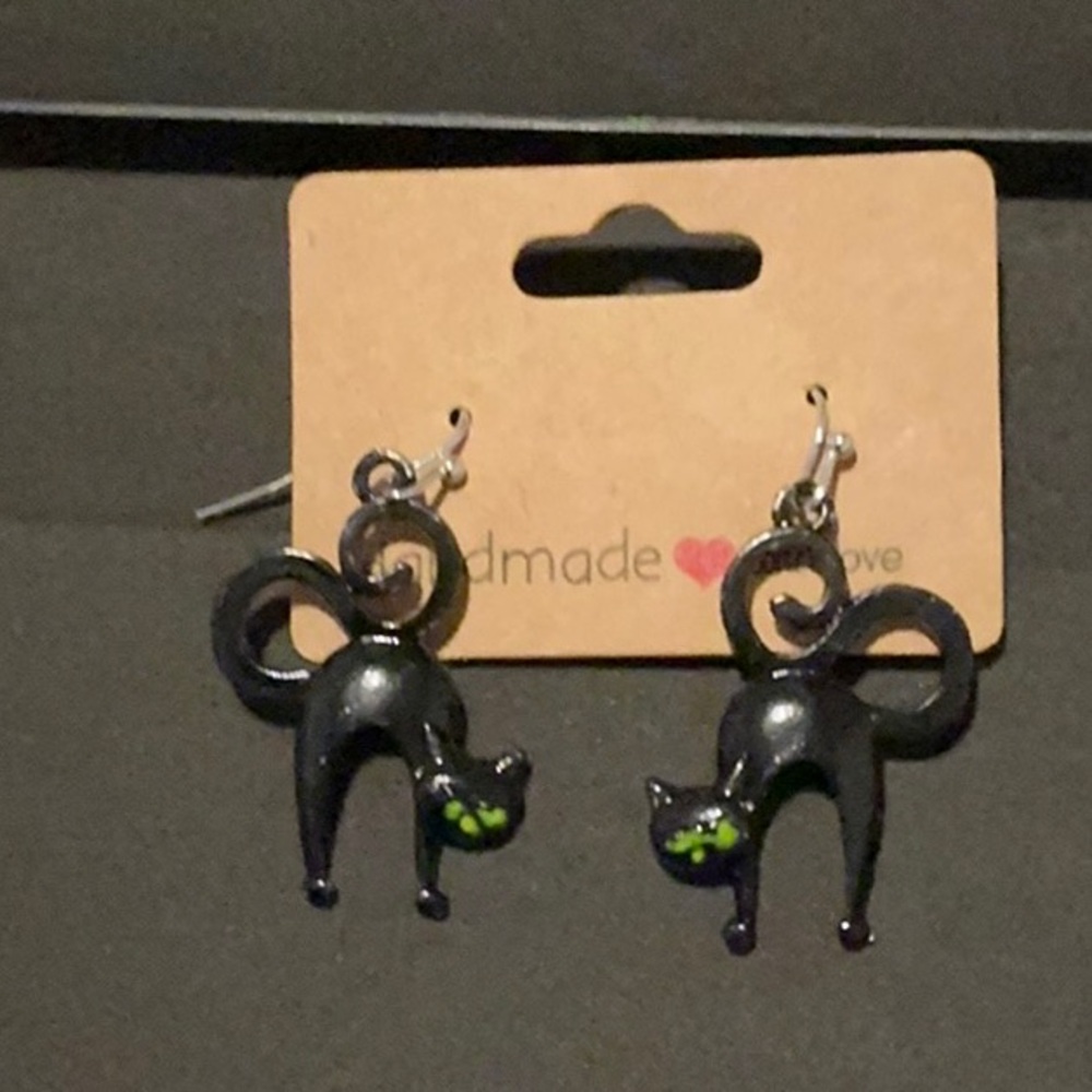 Black cat earrings.